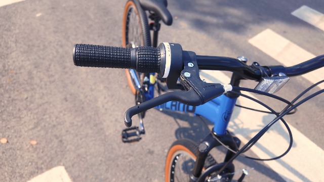 Amazon | HH HILAND クロスバイク 26インチ シマノ21段変速 Vブレーキ